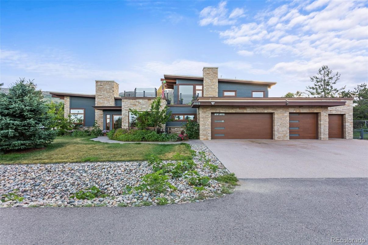 Attached, Exterior, Facade, Brick Facade, Modern