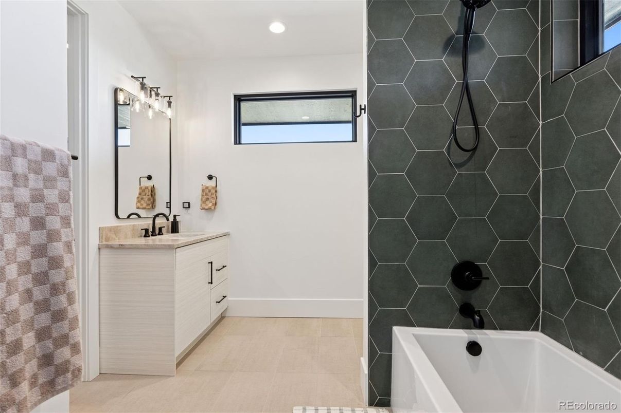 Bathroom, Interior, Recessed Lighting