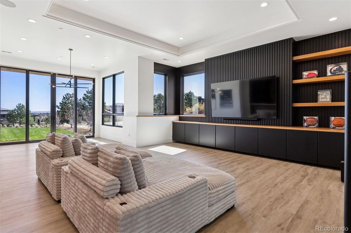 Interior, Living room, Pendant Lights, Recessed Lighting, Wood Texture Flooring