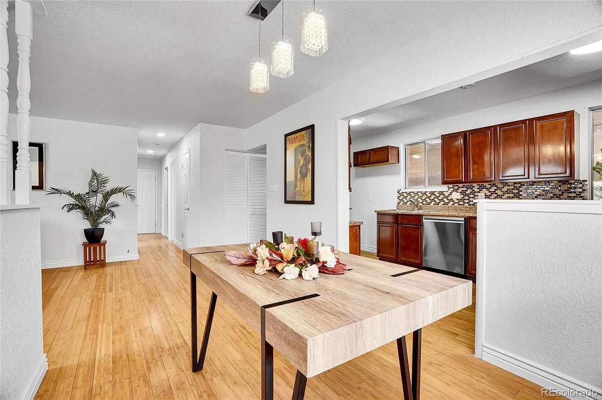 Dining room, Interior, Kitchen, Pendant Lights, Recessed Lighting, Wood Texture Flooring