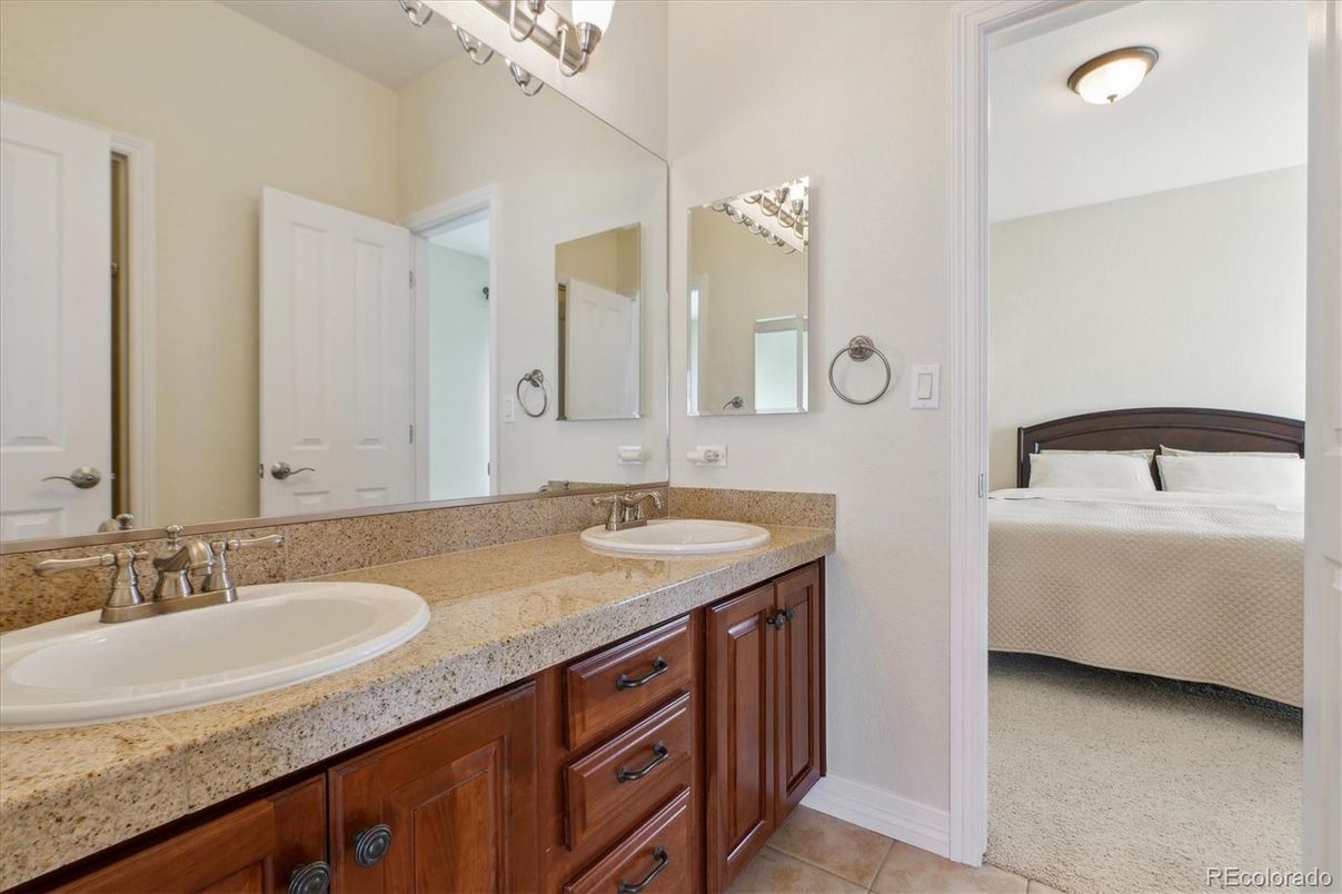 Bathroom, Bedroom, Dual Sink Vanities, Interior