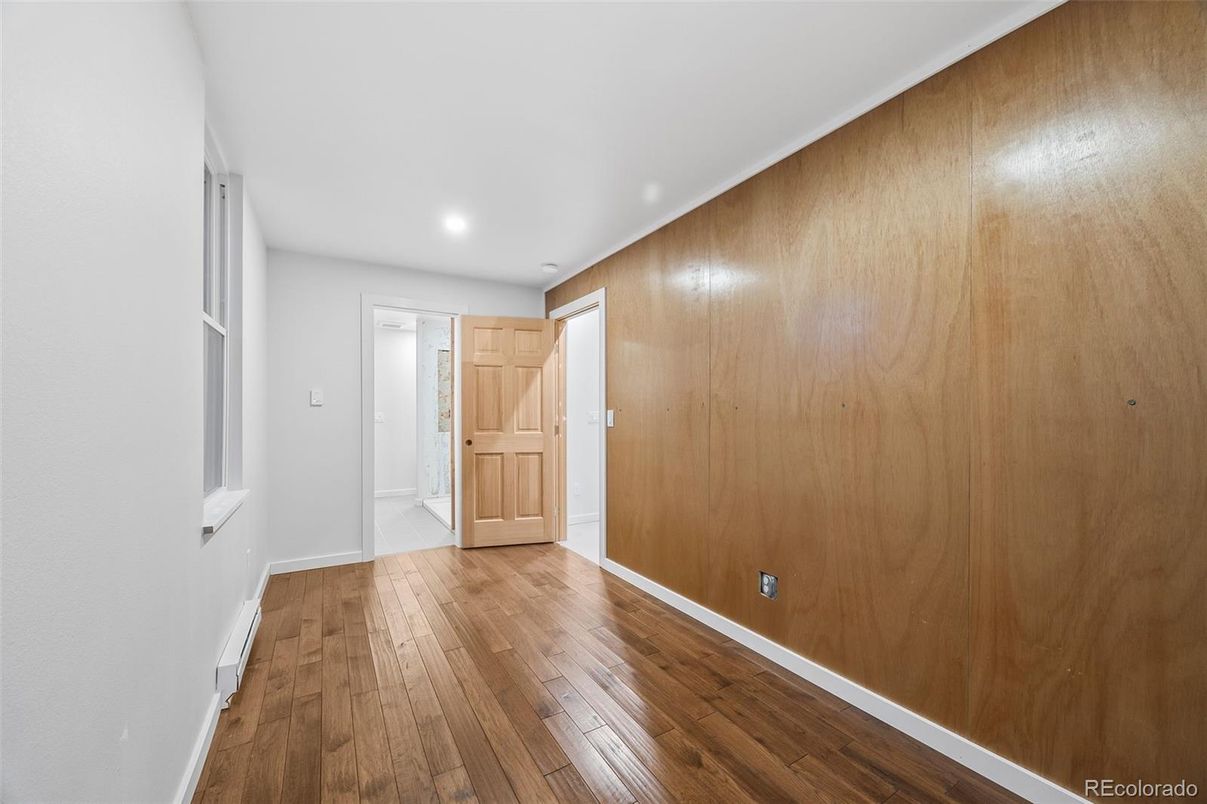 Empty room, Interior, Recessed Lighting, Wood Texture Flooring, Wooden Walls