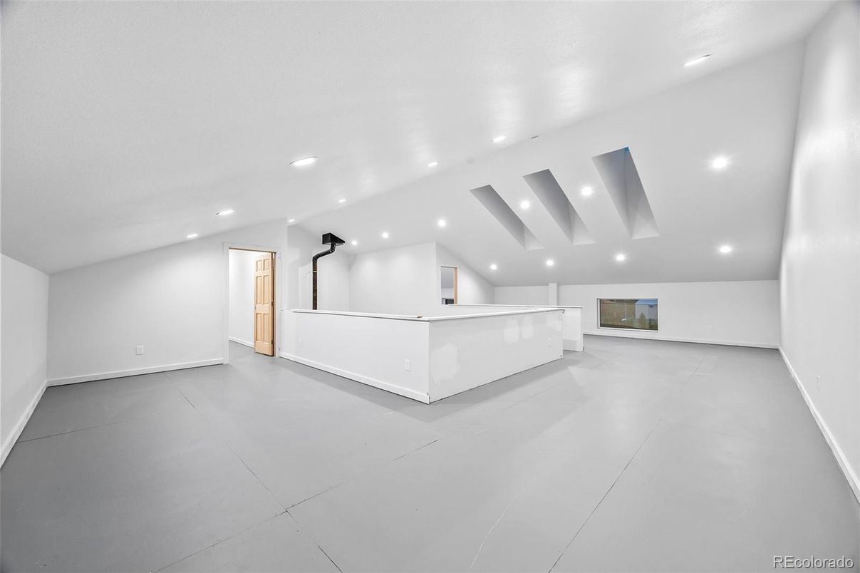 Empty room, Interior, Recessed Lighting