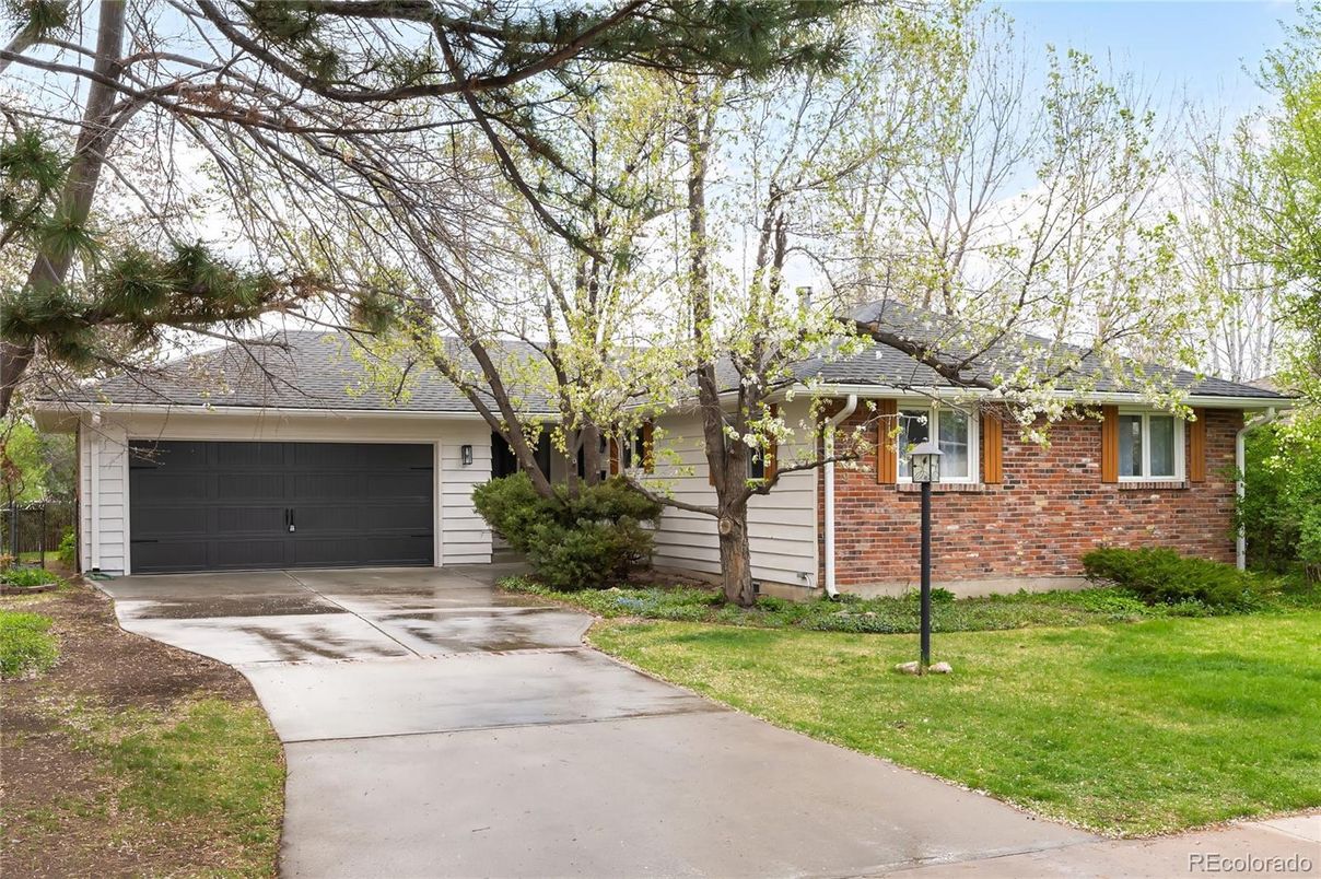 Attached, Exterior, Facade, Brick Facade, Ranch