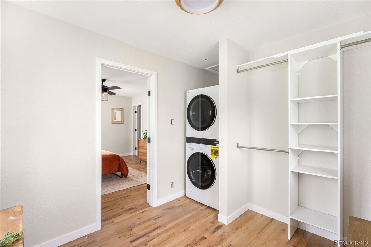 Interior, Utility Closets, Washer, Wood Texture Flooring