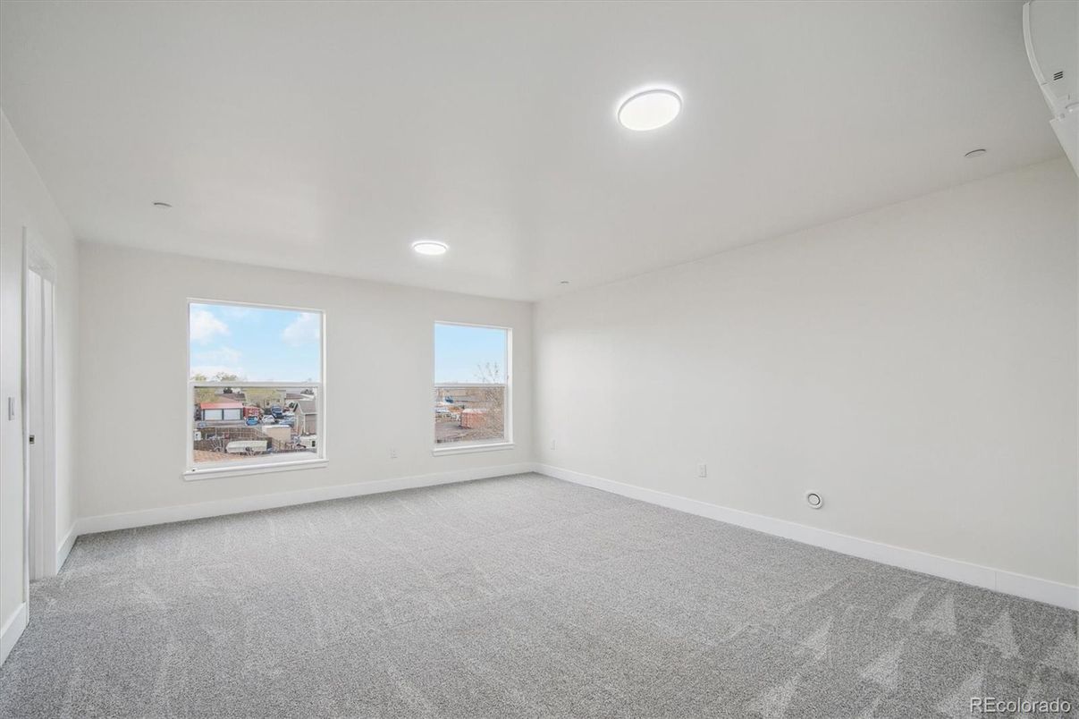 Empty room, Interior, Recessed Lighting
