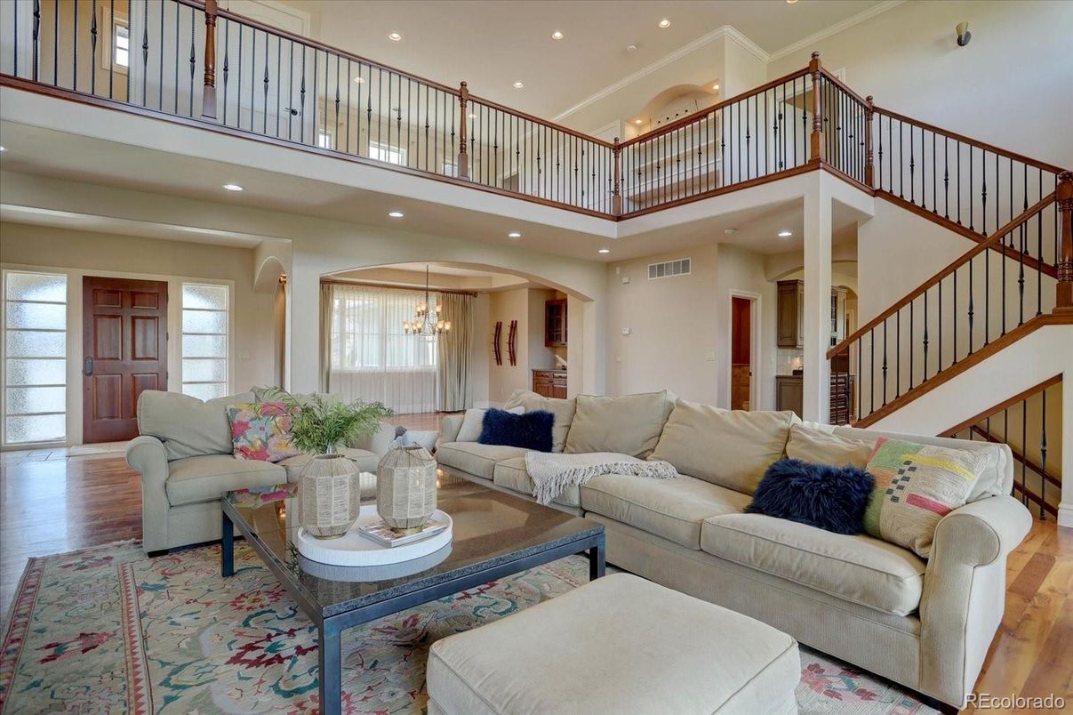 Interior, Living room, Pendant Lights, Recessed Lighting, Wood Texture Flooring