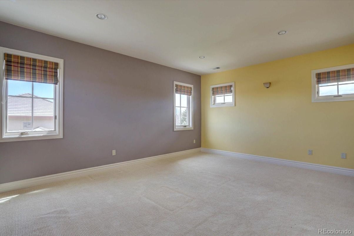 Empty room, Interior, Recessed Lighting