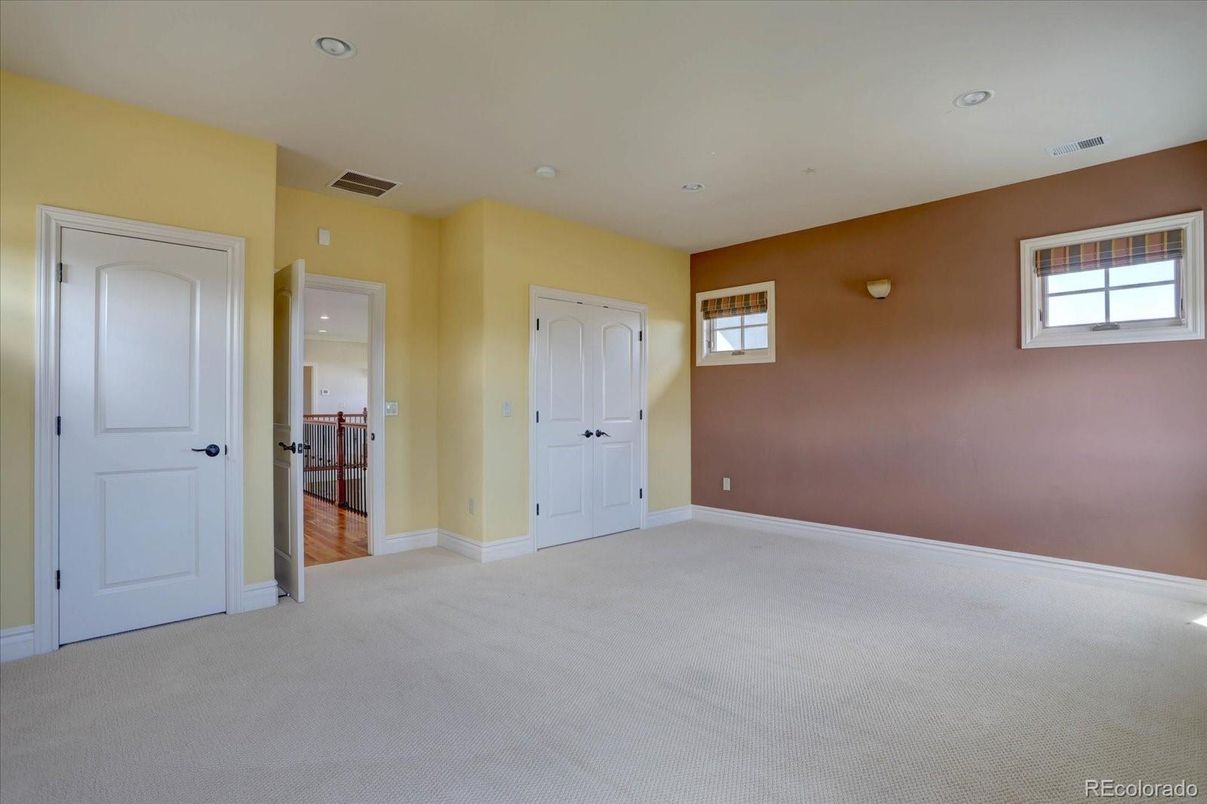 Empty room, Interior, Recessed Lighting