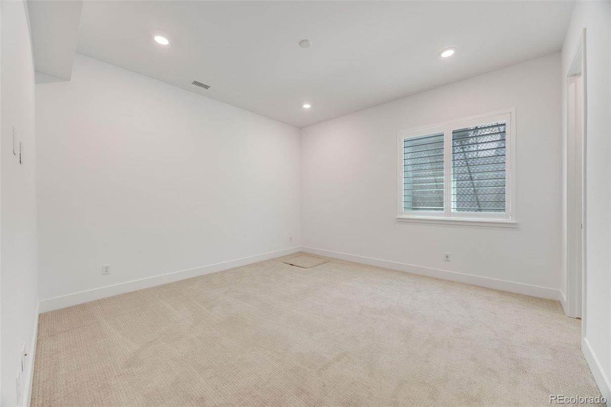 Empty room, Interior, Recessed Lighting