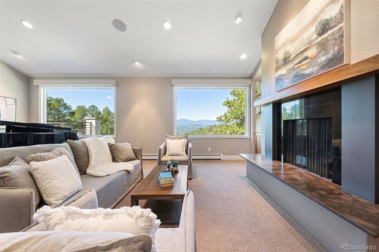 Fireplace, Interior, Living room, Piano, Recessed Lighting