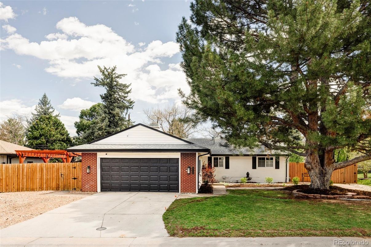 Attached, Exterior, Facade, Brick Facade, Ranch