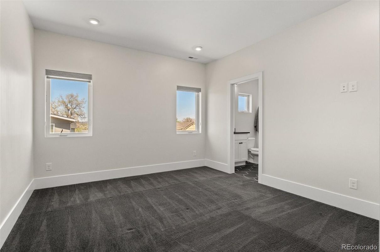 Bathroom, Empty room, Interior, Recessed Lighting