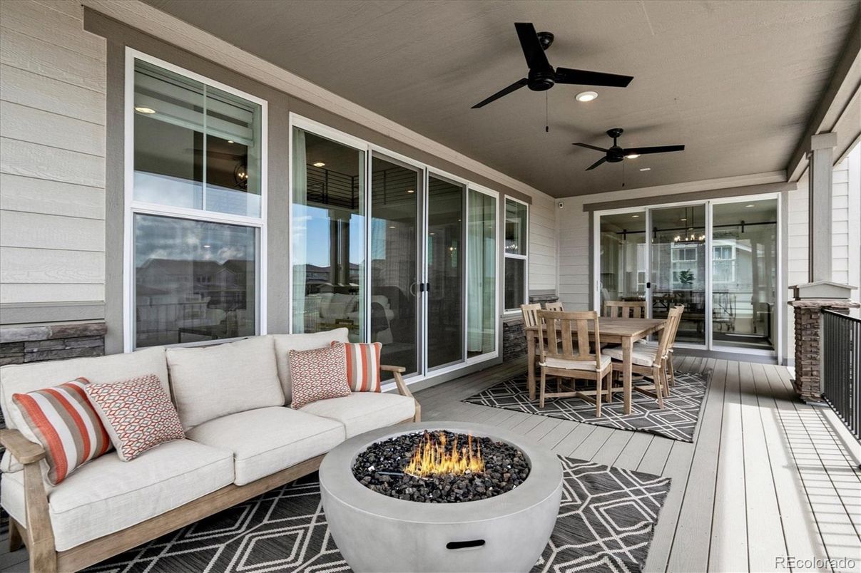 Dining room, Exterior