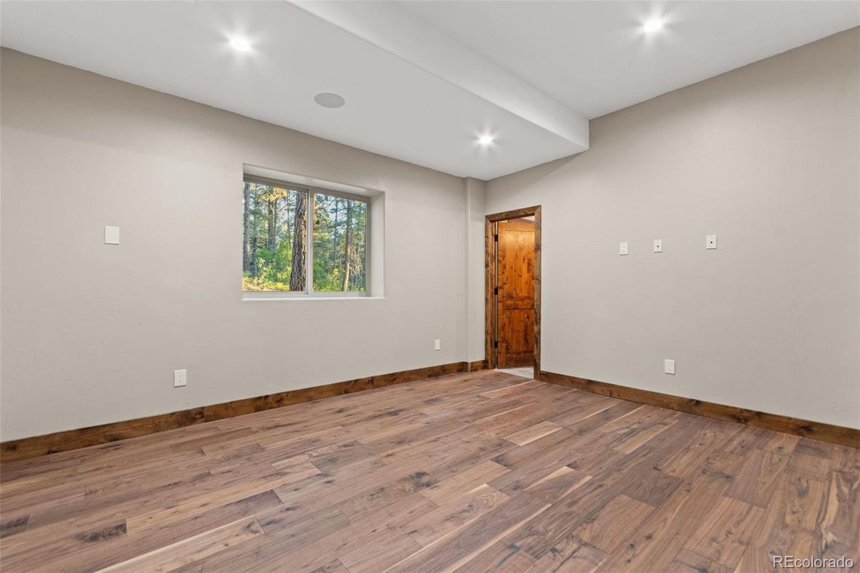 Empty room, Interior, Recessed Lighting, Wood Texture Flooring