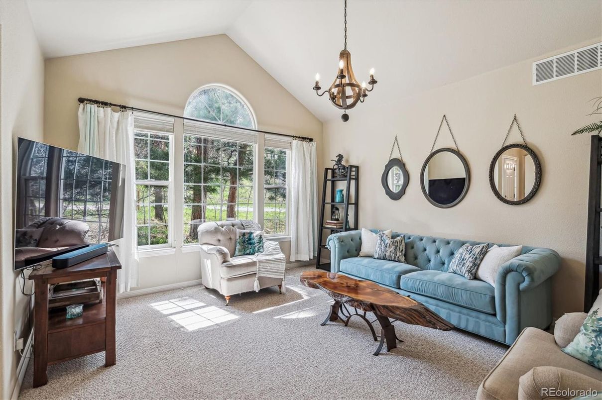 Chandelier, Interior, Living room