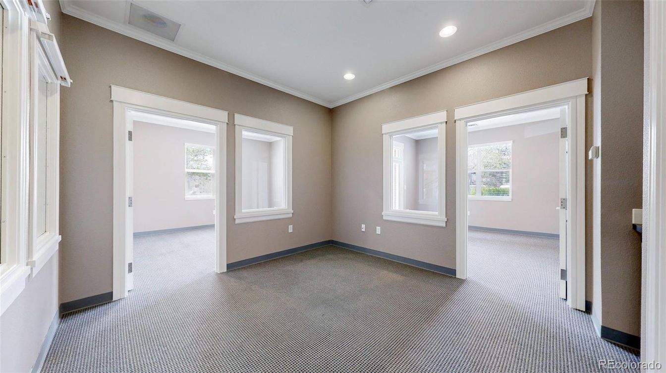 Empty room, Interior, Recessed Lighting