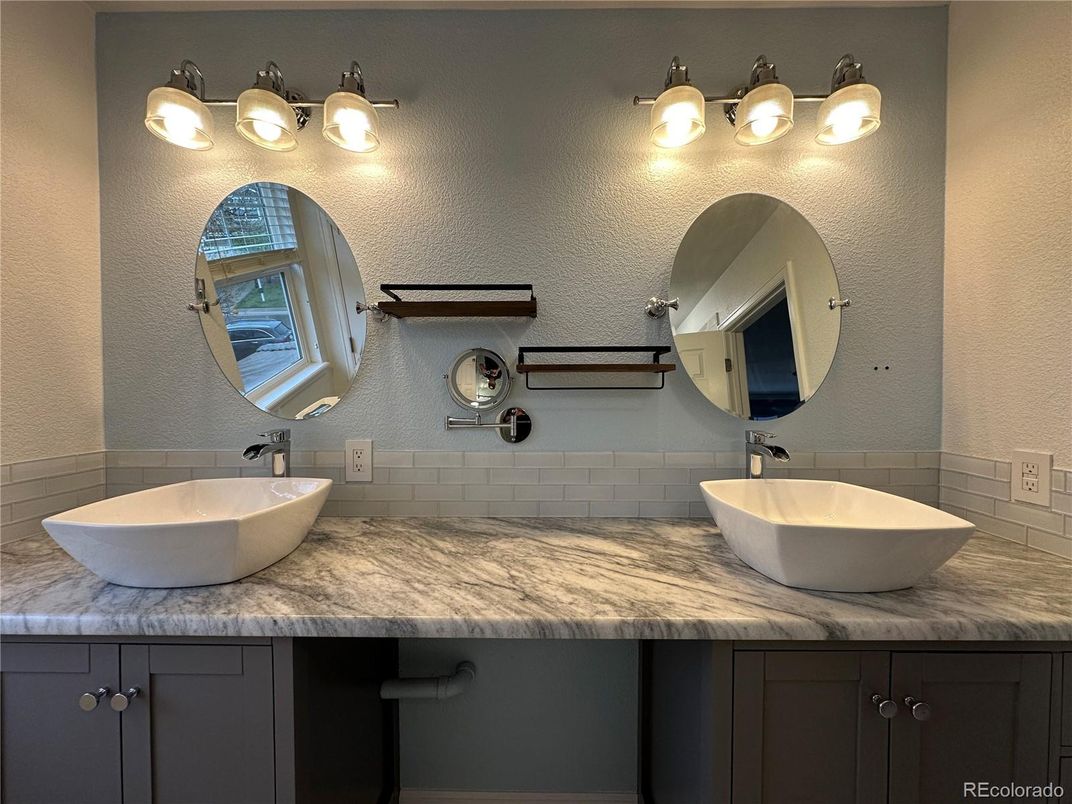 Bathroom, Dual Sink Vanities, Interior