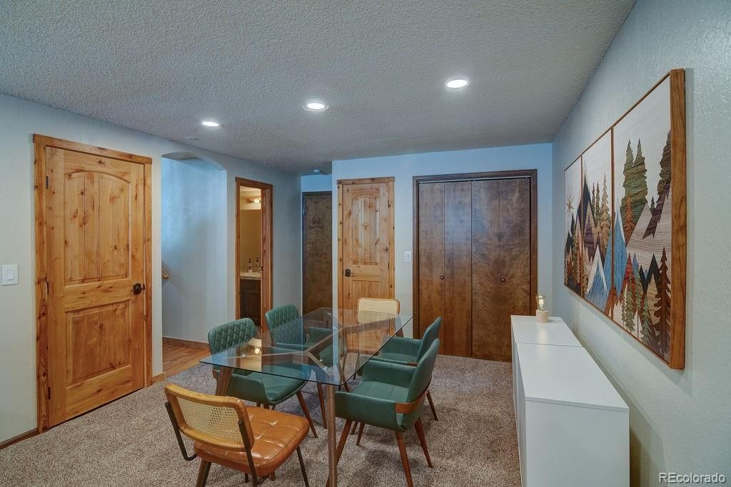 Dining room, Interior, Recessed Lighting