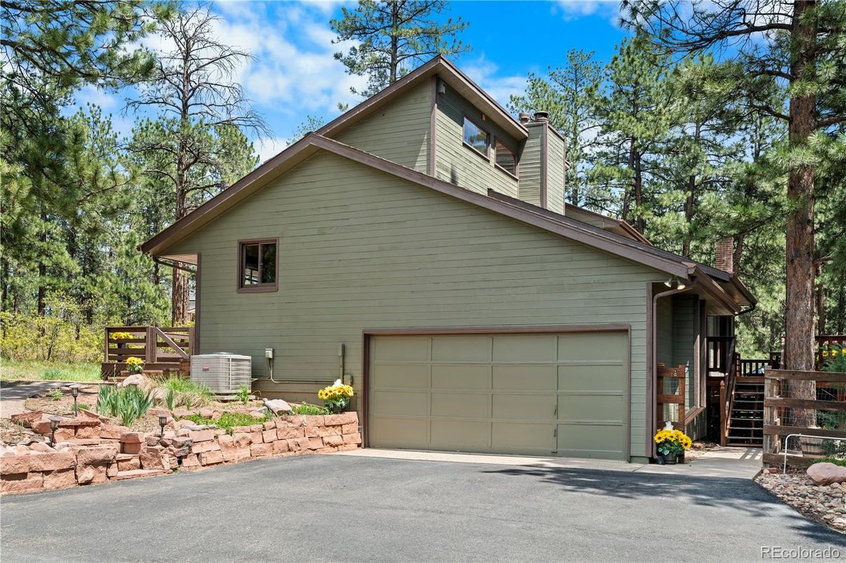Attached, Exterior, Facade, American Craftsman