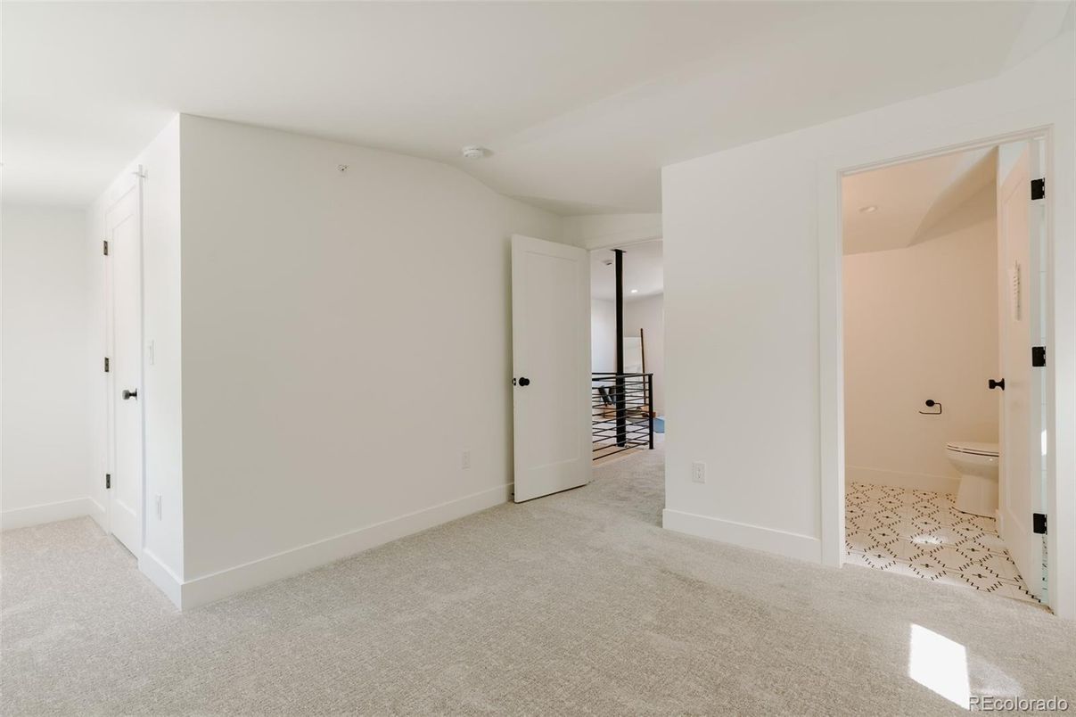Bathroom, Empty room, Interior