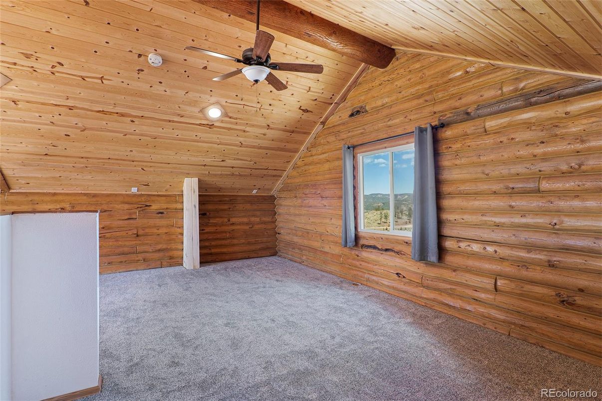 Empty room, Interior, Wooden Beams, Wooden Ceilings, Wooden Walls