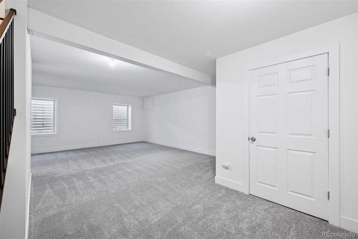 Empty room, Interior