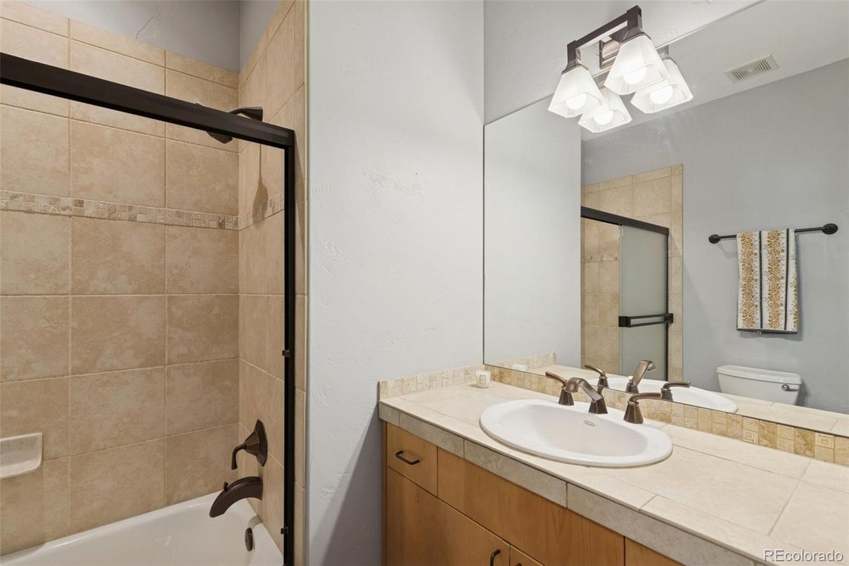 Bathroom, Interior, Tile Countertops
