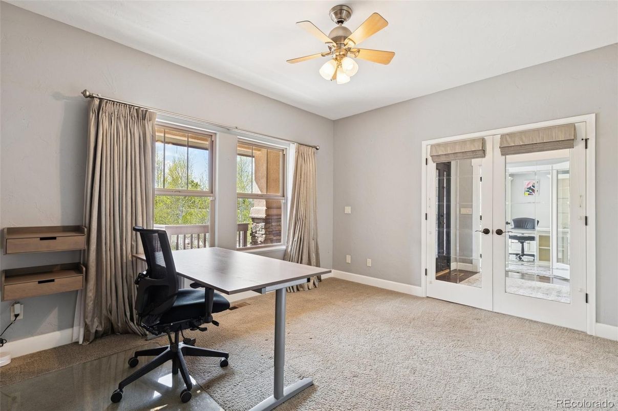 Home Office, Interior