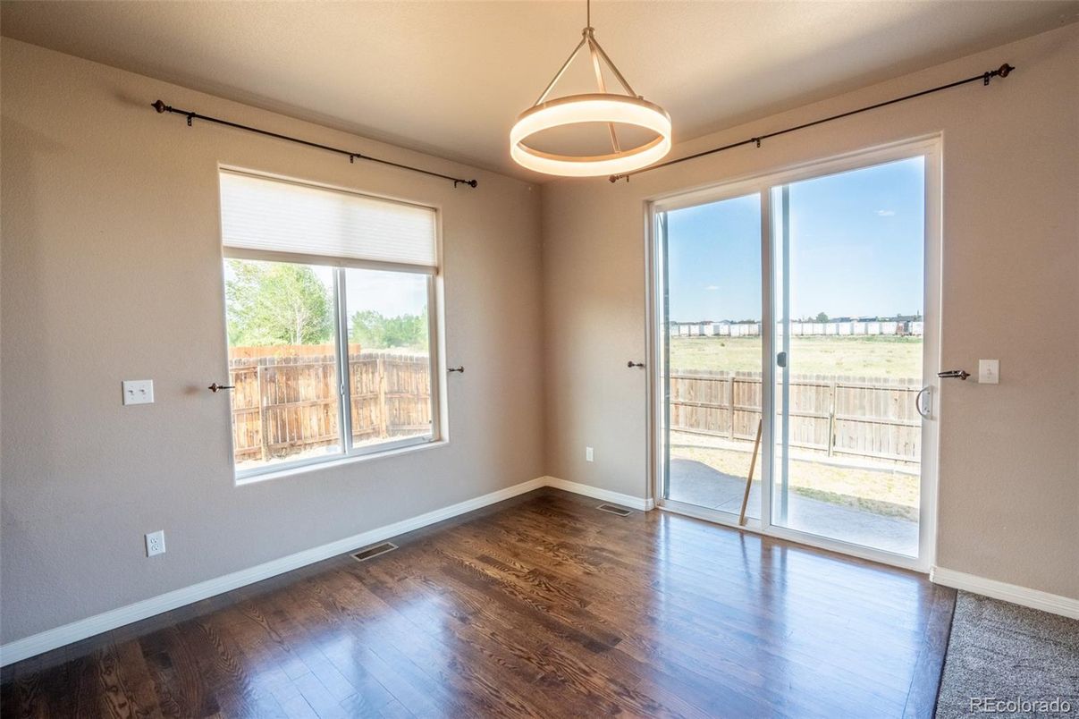 Empty room, Interior, Pendant Lights, Wood Texture Flooring