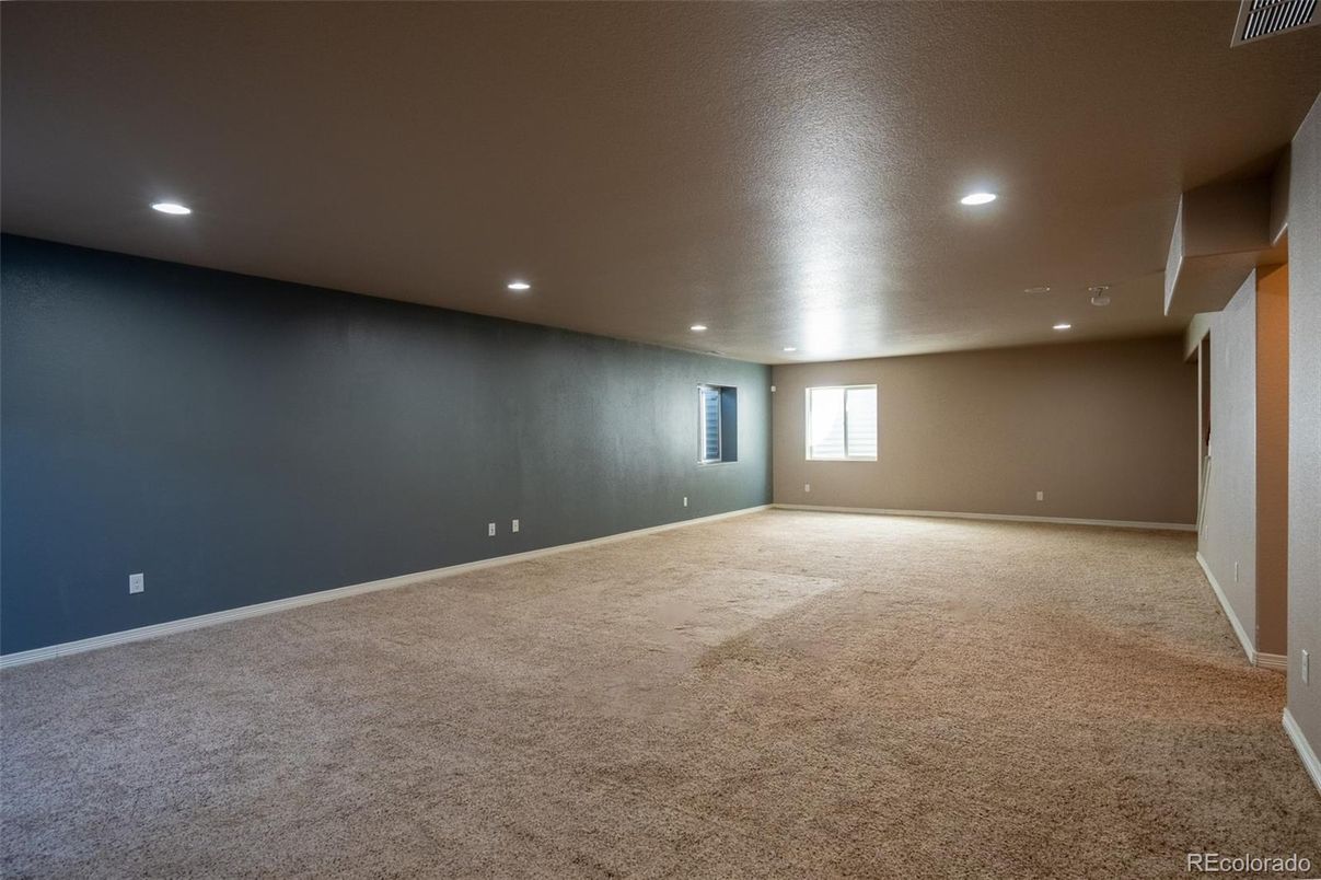 Empty room, Interior, Recessed Lighting