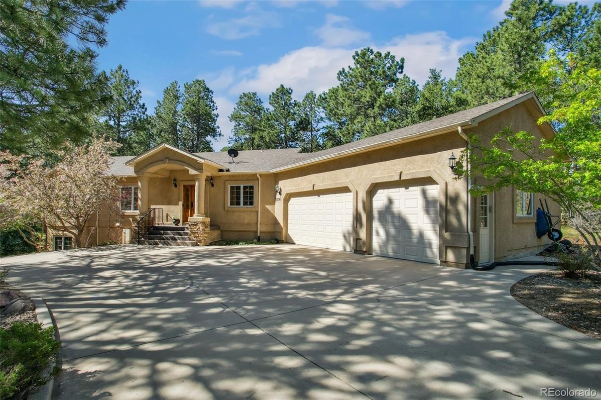 Attached, Exterior, Facade, Ranch