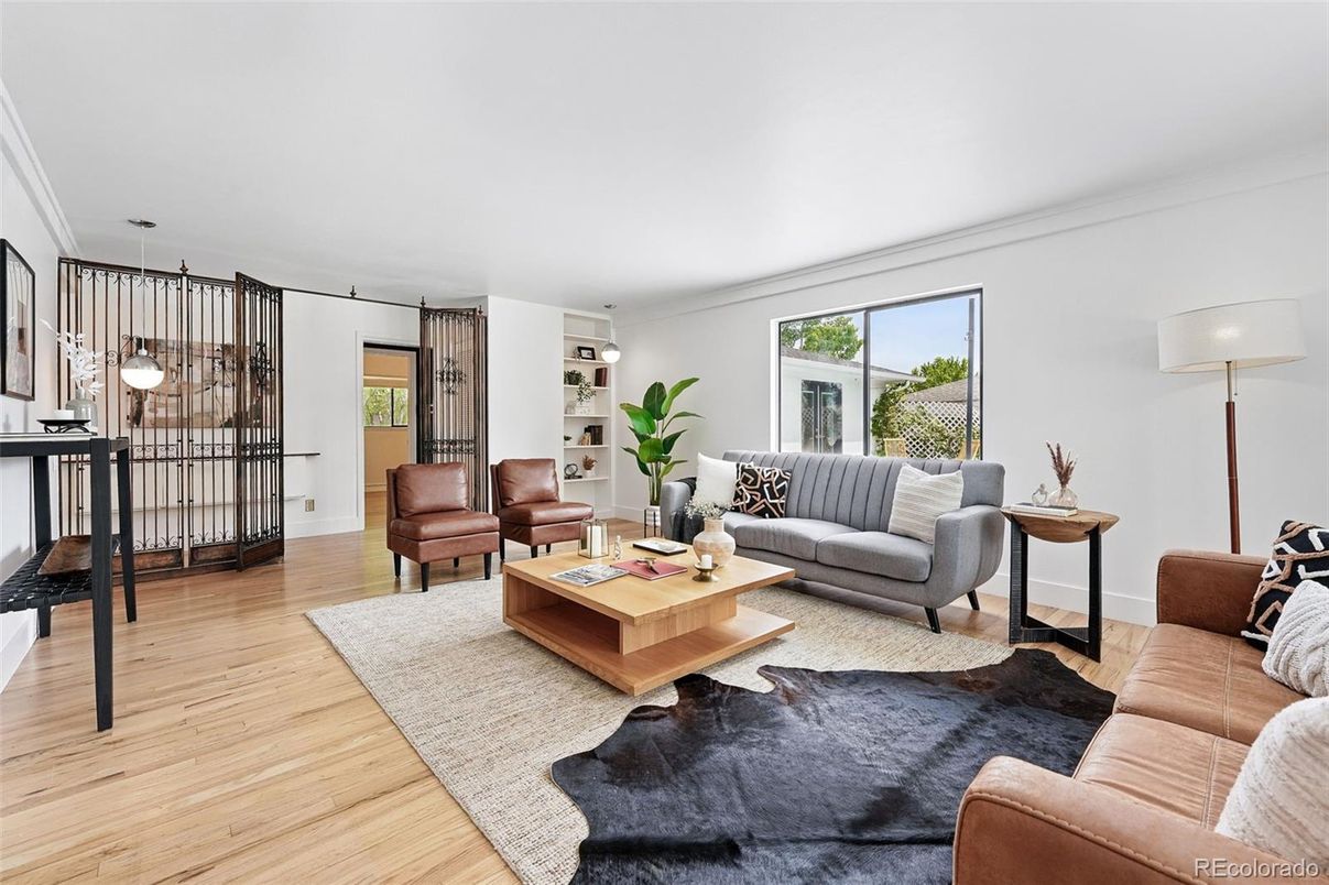 Interior, Living room, Pendant Lights, Wood Texture Flooring