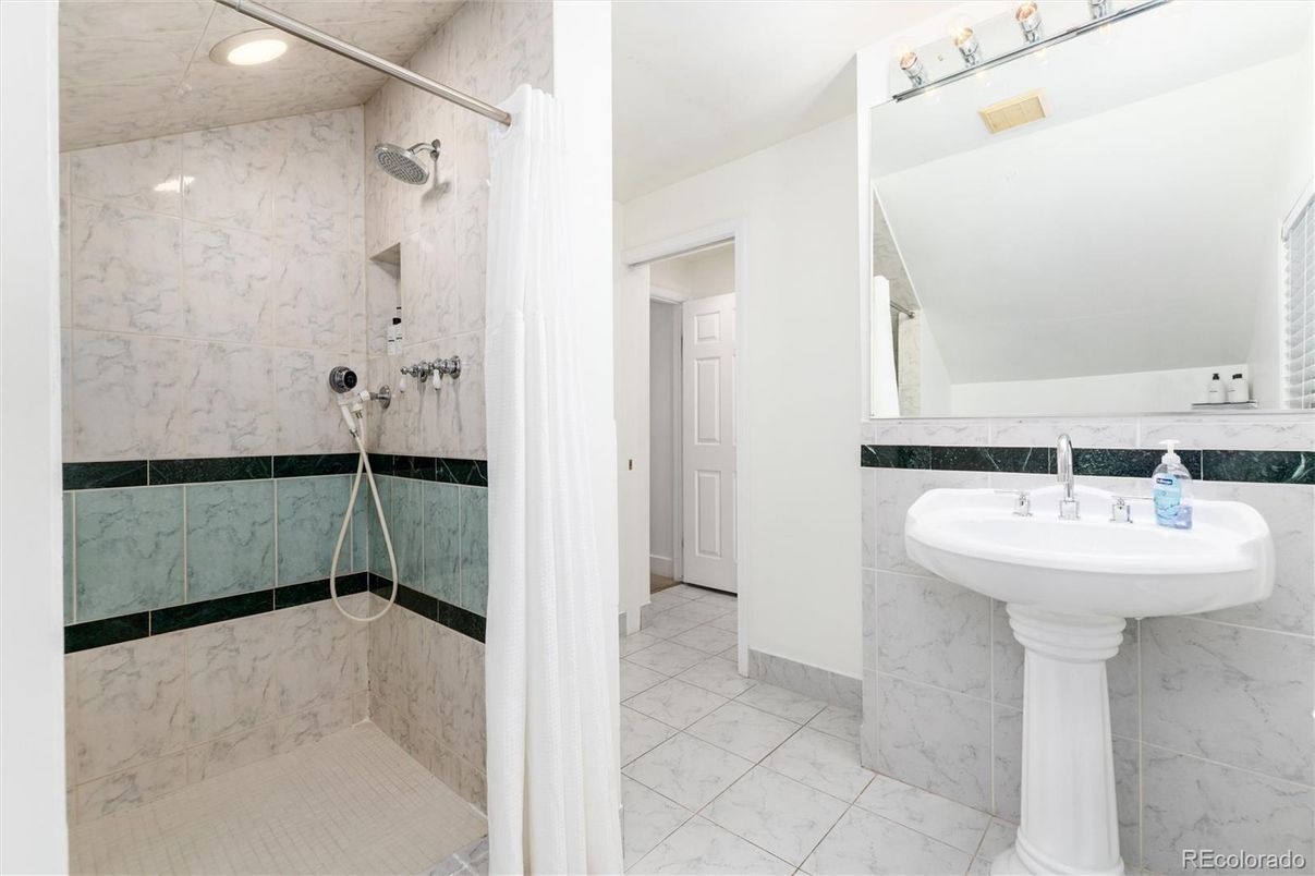 Bathroom, Interior, Marble, Marble Walls, Recessed Lighting