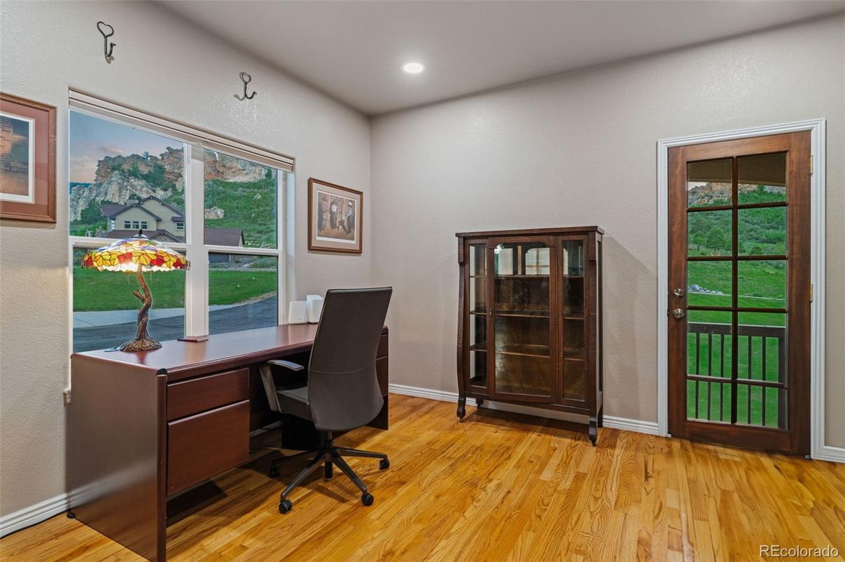 Home Office, Interior, Recessed Lighting, Wood Texture Flooring