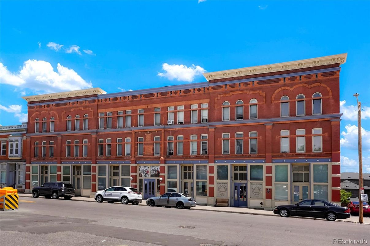 Exterior, Facade, Chicago School