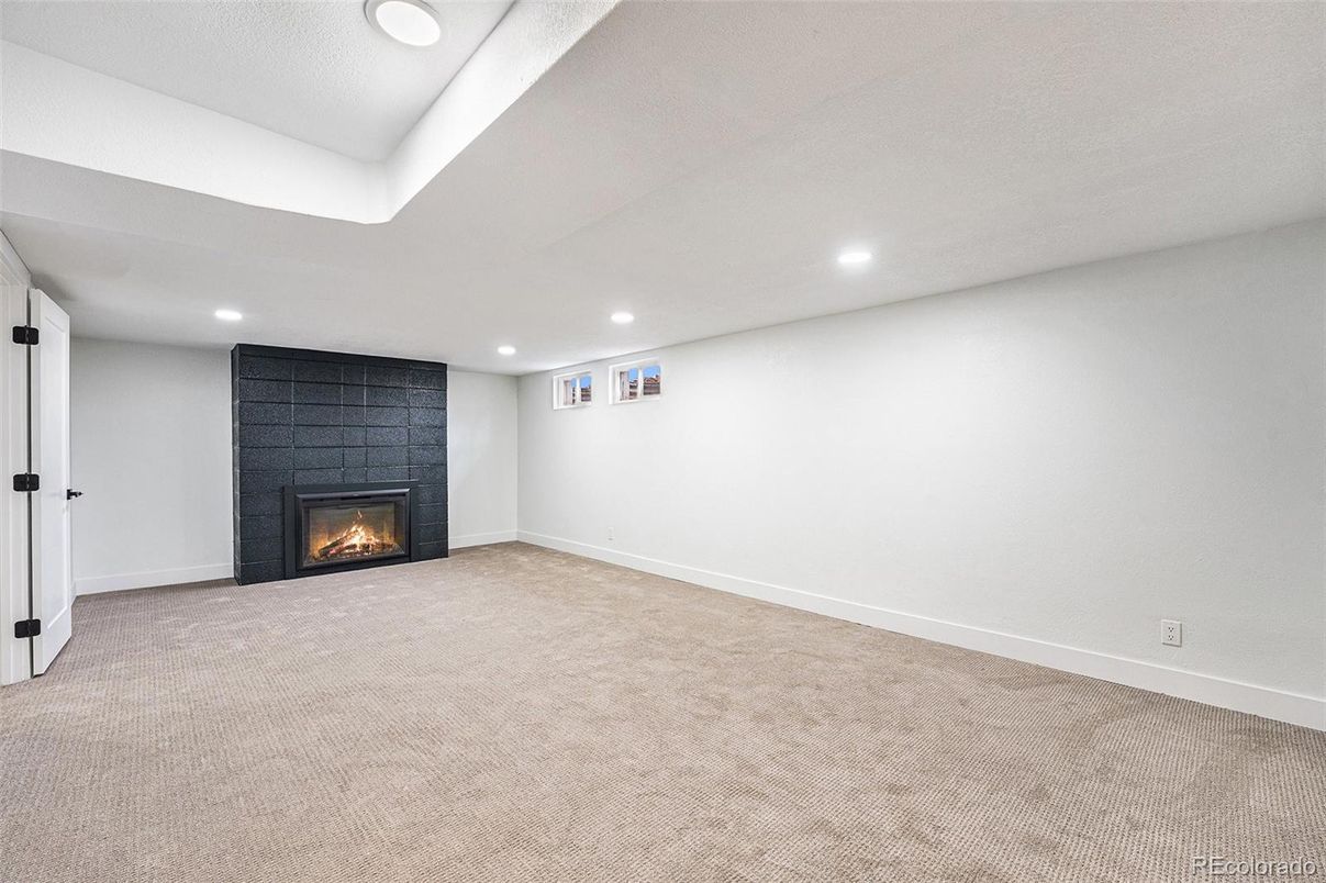 Empty room, Fireplace, Interior, Recessed Lighting