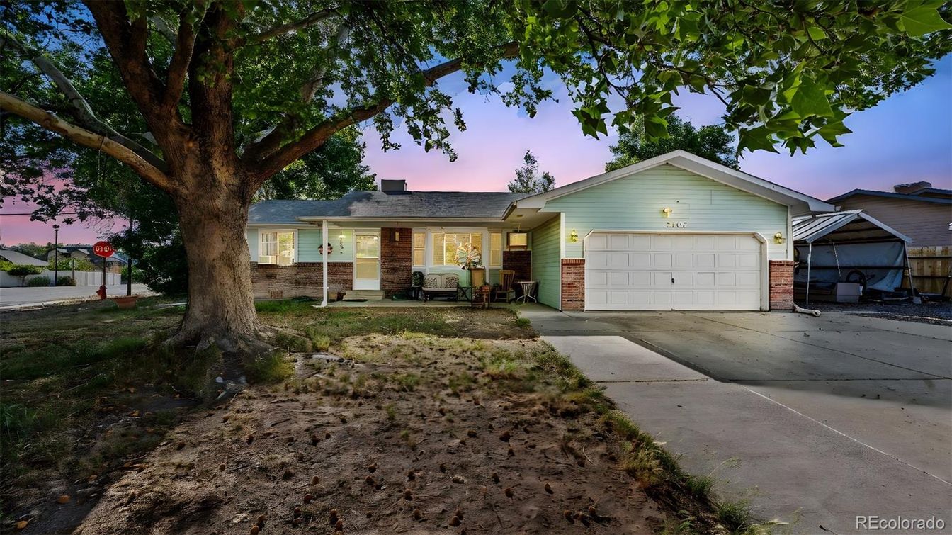 Attached, Backyard, Exterior, Facade, Brick Facade, Ranch