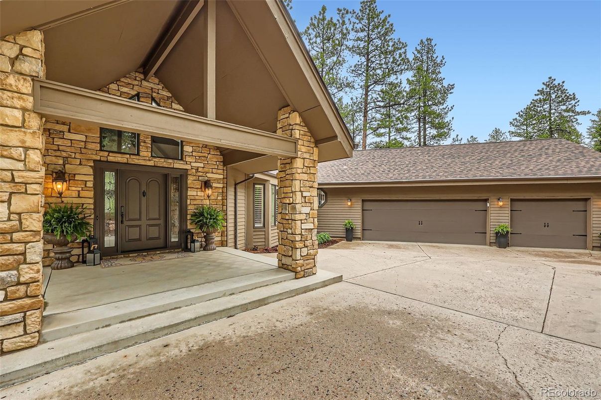 Detached Garage, Exterior
