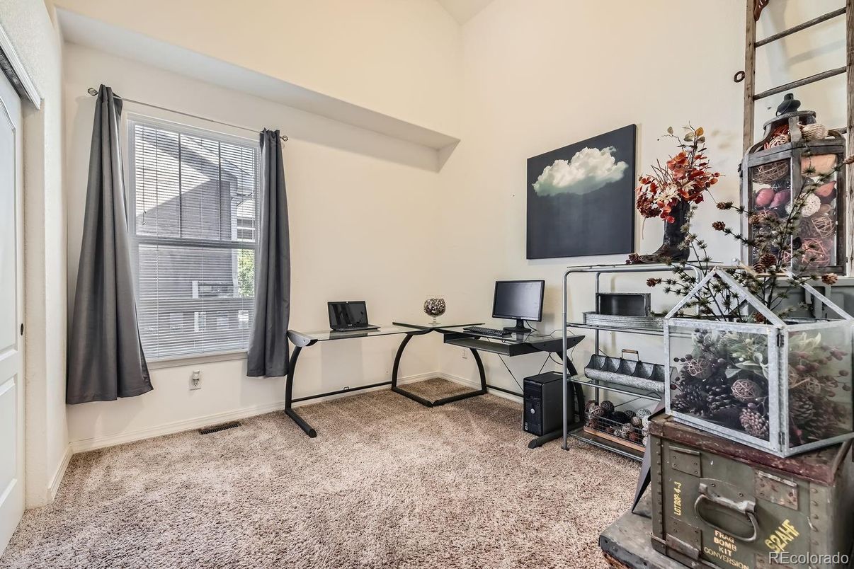 Home Office, Interior