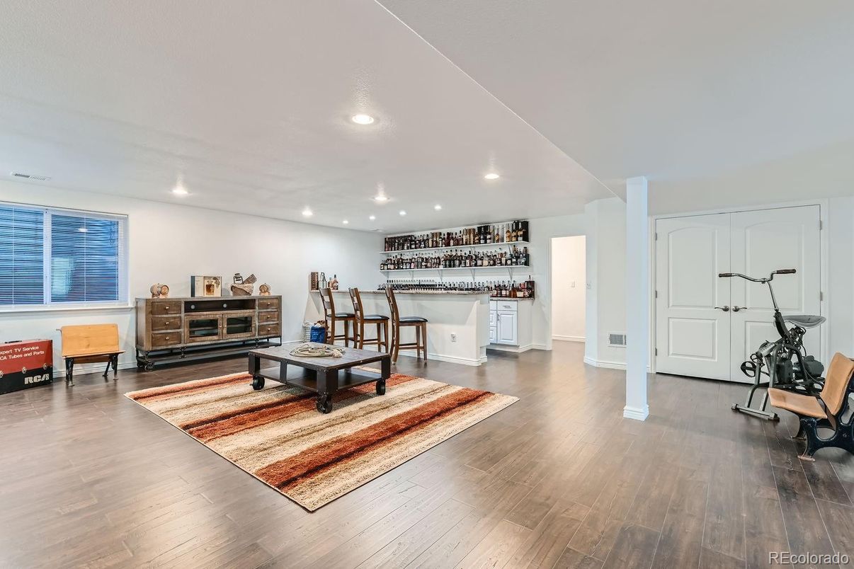 Fitness Equipment, Interior, Recessed Lighting, Wood Texture Flooring