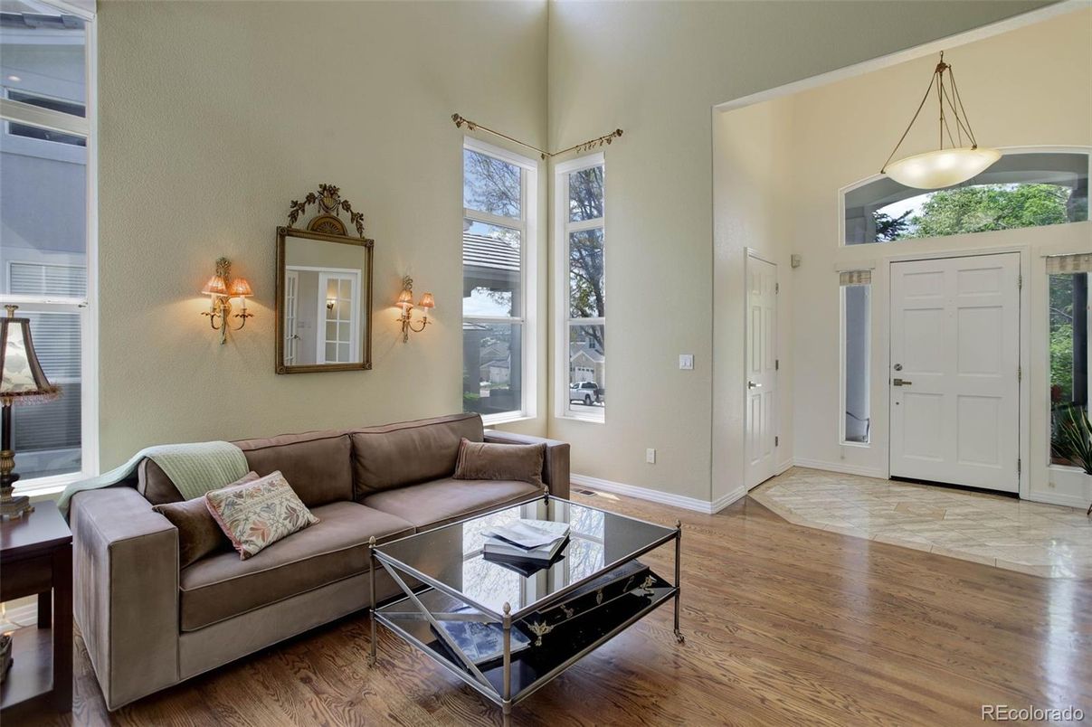Interior, Living room, Pendant Lights, Wood Texture Flooring