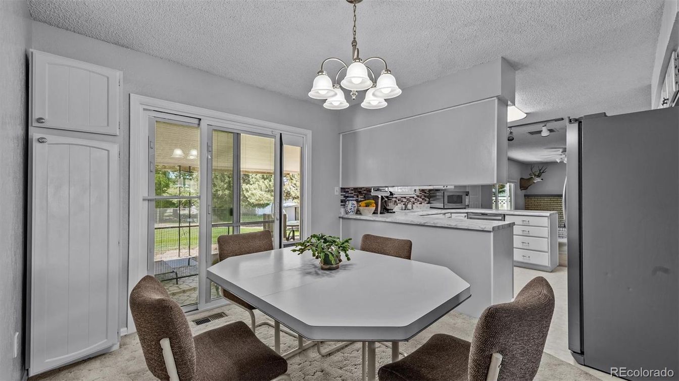 Chandelier, Dining room, Interior, Kitchen