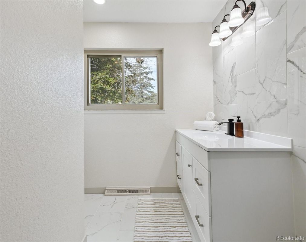 Bathroom, Interior, Marble, Marble Walls, Recessed Lighting