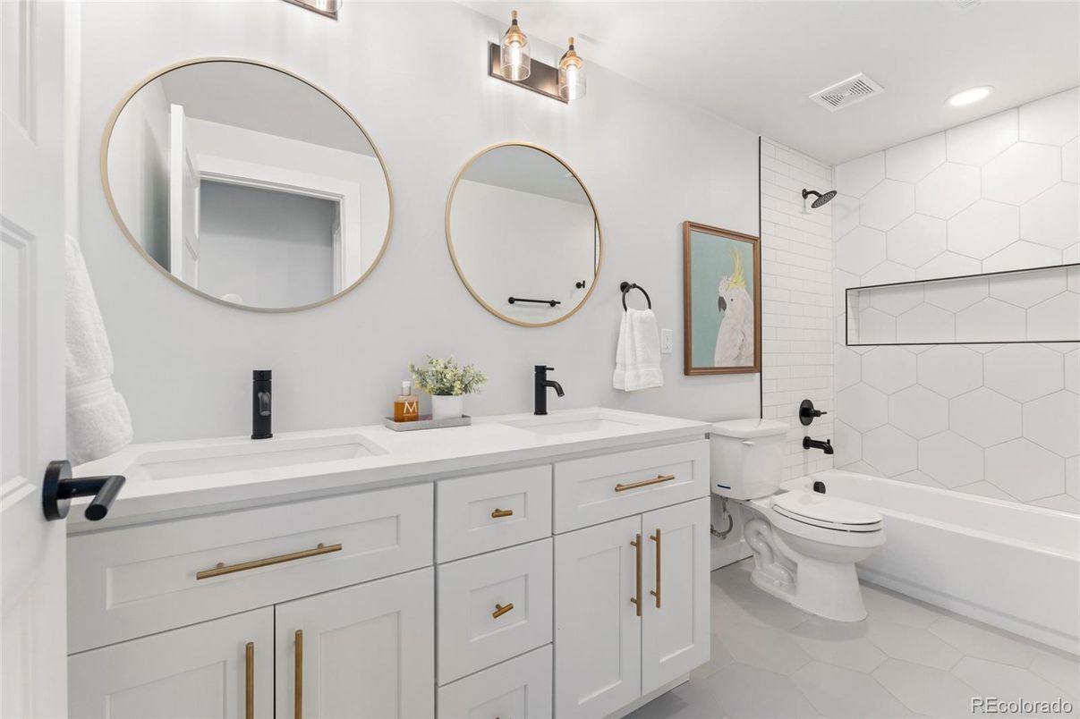 Bathroom, Dual Sink Vanities, Interior, Recessed Lighting
