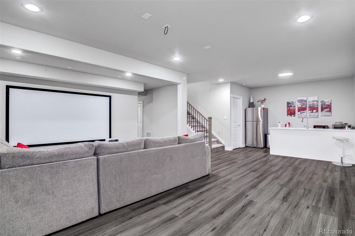 Interior, Projection Screen, Recessed Lighting, Wood Texture Flooring