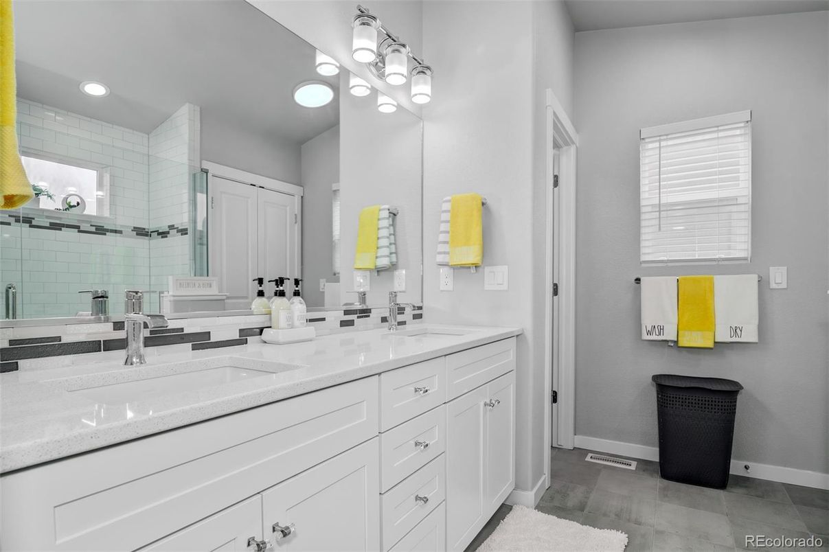Bathroom, Dual Sink Vanities, Interior, Recessed Lighting