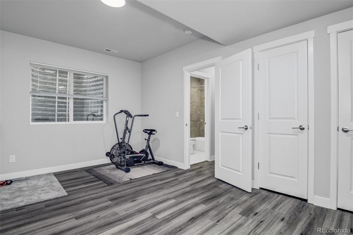 Fitness Equipment, Interior, Recessed Lighting, Wood Texture Flooring