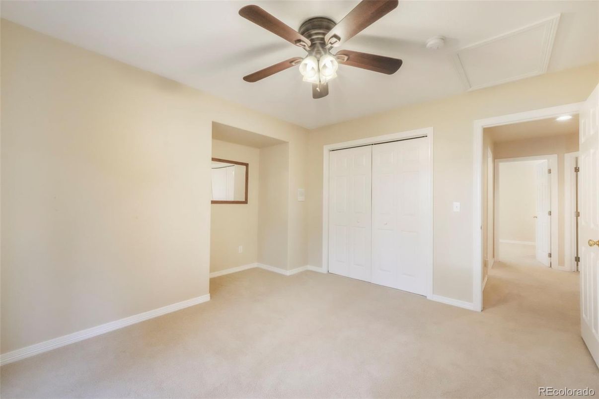 Empty room, Interior