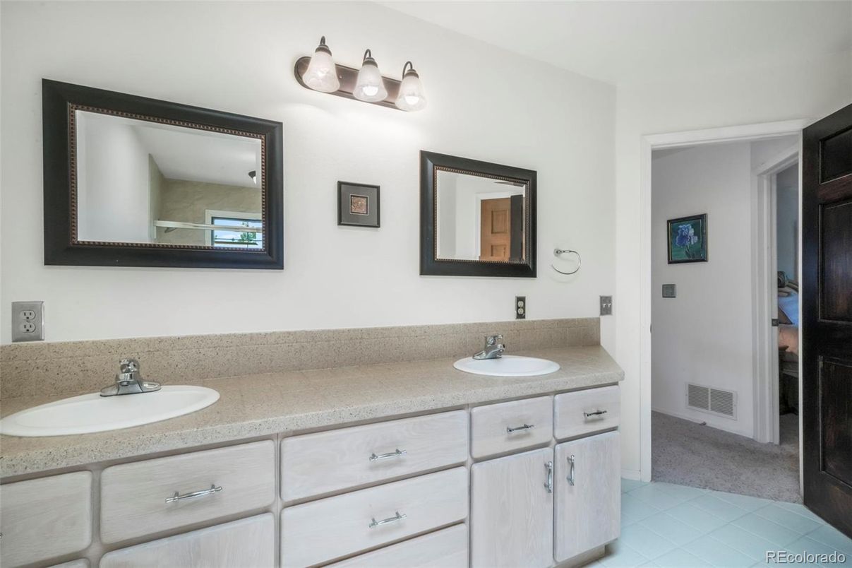 Bathroom, Dual Sink Vanities, Interior